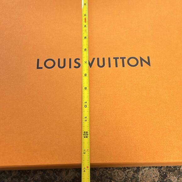 Louis Vuitton T shirt Box - Picture 3 of 6